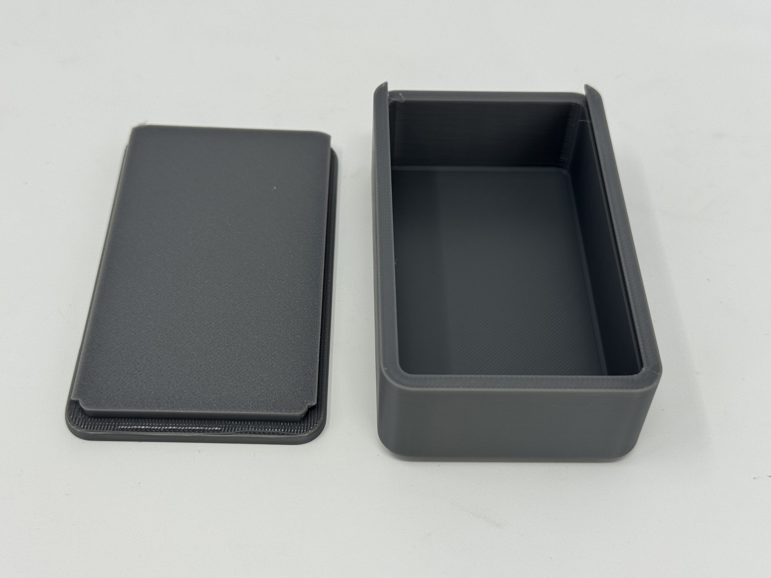 Caja Guarda-Recursos “Cierre Seguro” (10×6×3 cm) - componentes del juego de mesa