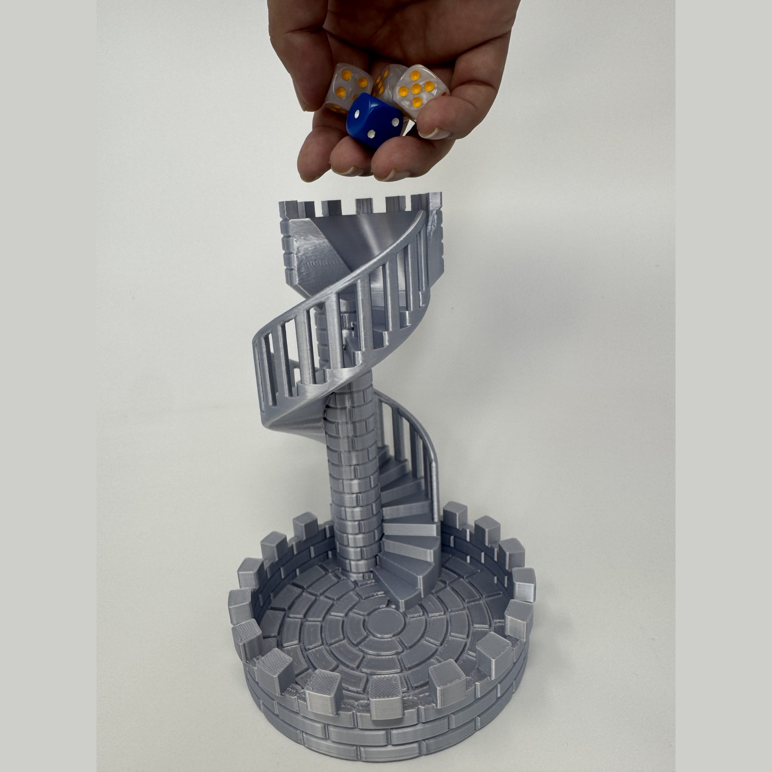 Torre de Dados Escalera Plateada - componentes del juego de mesa