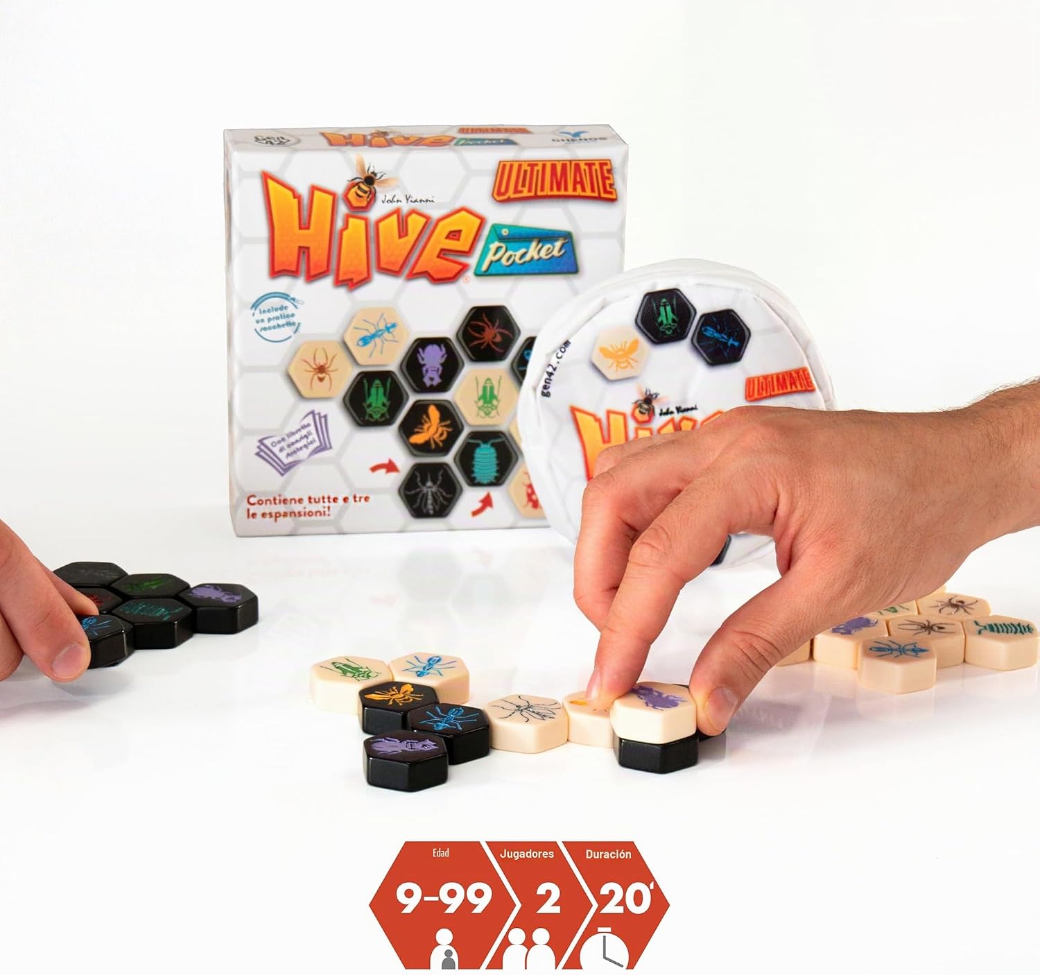 Hive Ultimate (Español) - juego desplegado en la mesa